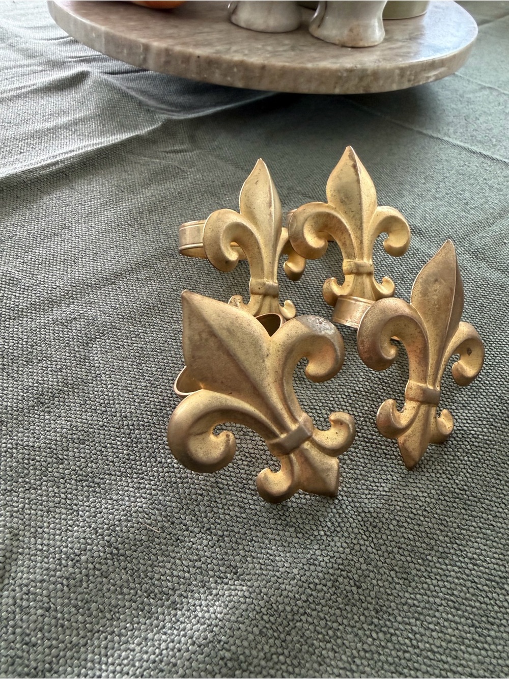 Gold Fleur-de-Lis Napkin Rings - Elegant Table Accent